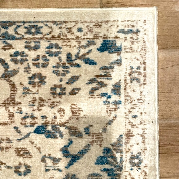 On SALE 🌸Area Rug NWT 5x7 - Picture 6 of 6